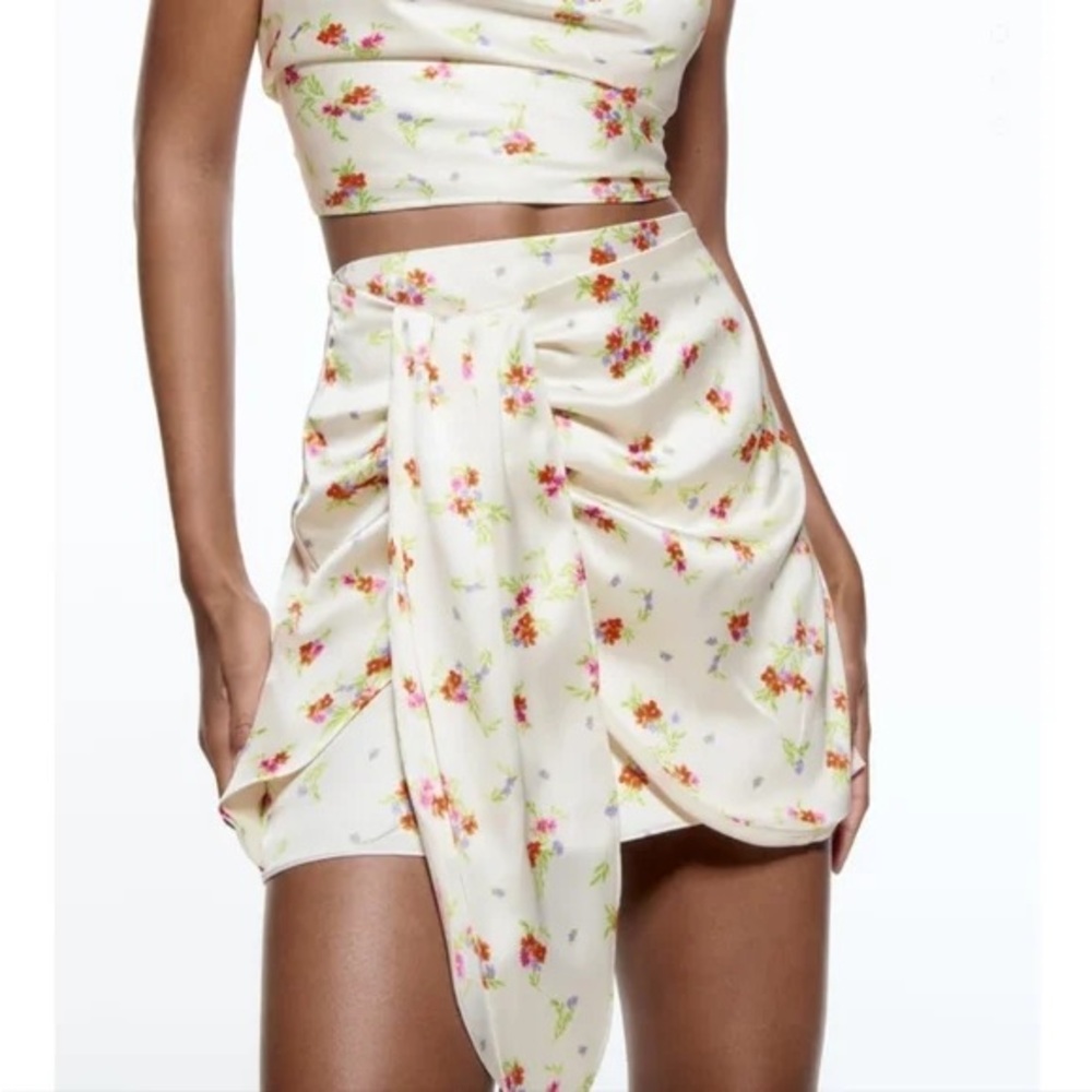 Zara | Floral Wrap Skirt - Picture 2 of 4